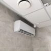 Внутренний блок Haier Lightera HP на стене под подвесным потолком
